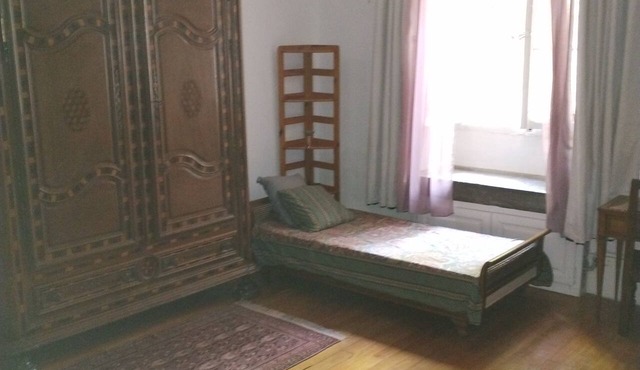 Just a stone's throw from the Citadel, a luxury apartment that sleeps 5.