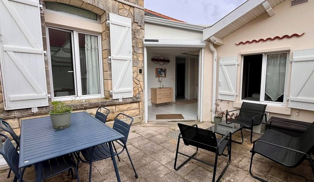 L'Abri Châtelaillonnais, sleeps 7, close to the beach and market.