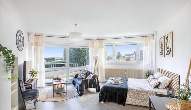 L'Eden Appart, Studio avec cuisine séparée, Idéal Couples, Fibre Haut débit, Garage, 2 Balcons, Très Calme et Confortable, Arrivée Autonome, Rez de Chaussée