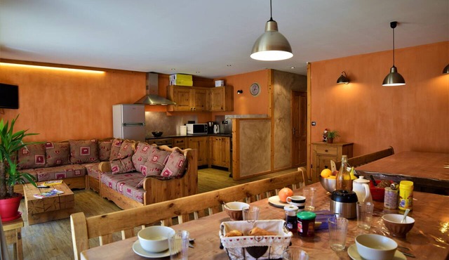 “L'Éterlou” Apartment with Private Garden and Wi-Fi