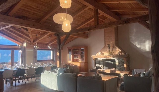 l'Hermine: Stunning Savoyard Chalet with Panoramic Views – Up to 15 Guests