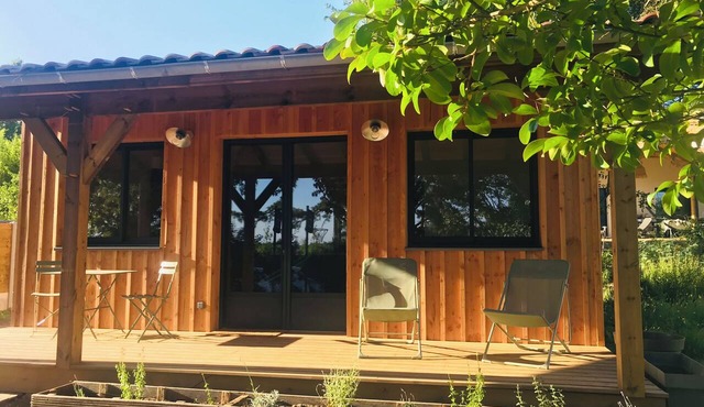 La Cabane de Camblanes, a peaceful countryside retreat just 15 minutes from Bordeaux.