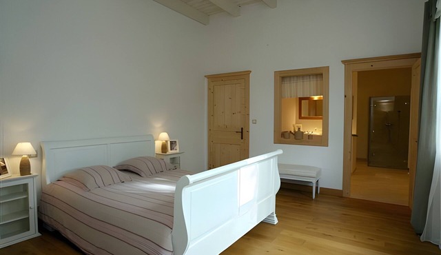 La Campagne Guest Room – Family Suite with Shared Terrace, Garden & Wi-Fi