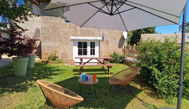 La Ch'tiote Meizou – Gîtes de Mazalibrand, private garden, peaceful setting