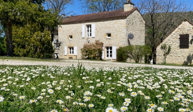 LA Chouette Romantisch Authentiek Vrijstaande Gite met Privé Terras en Zwembad