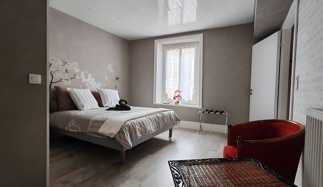 La diligence de la poste – Furnished T2 at Domaine Du Hêtre, shared garden & air conditioning
