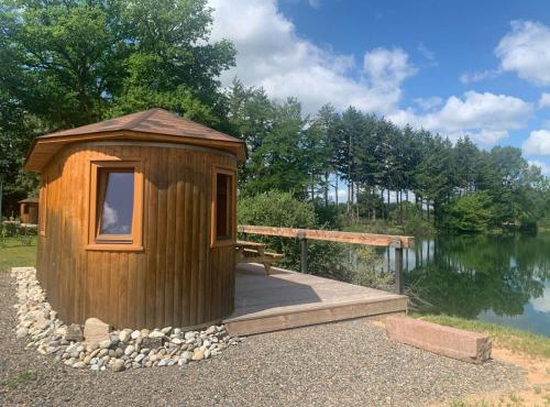 La Feuille - Cabane isolée avec vue sur étang, terrasse privée & pêche