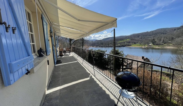 La Maison Les Moulins Vakantiehuis in de Morvan, Uitzicht op Lac de Panneciere