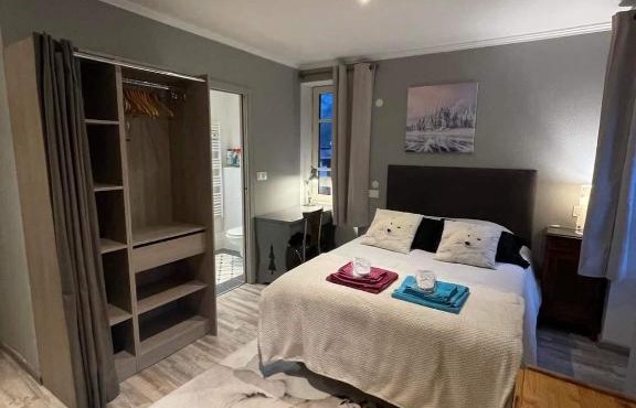 la Montagnette l oursson CHAMBRE maison en travaux de 10h a 17h