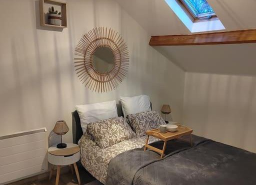 La RIVIERA maison avec rivière et jardin 35Mins de PARIS RER C à 600m pour Tour Eiffel ORLY airport 25km Restaurants et supermarchés proches