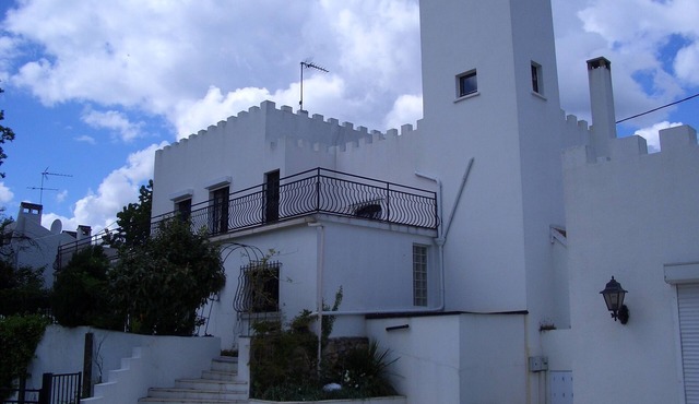 La Tour Prends Garde: Large character property with guest house and swimming pool