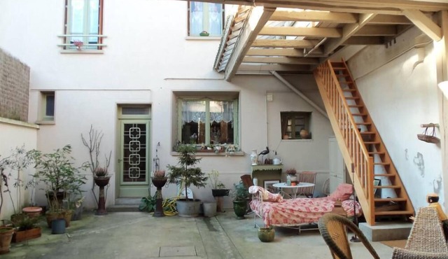 La Ville Du Bois: Charming apartment 20 km from Paris