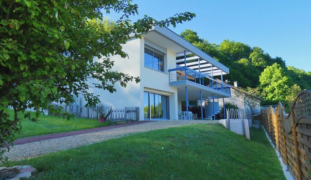 LAC CASA 60' – Retro charm by the lake