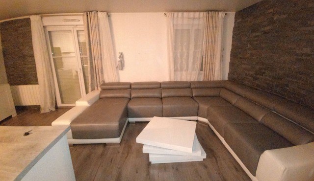 Large 3 room apartment for a family or among friends very pleasant .