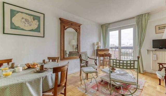 Large and Bright 2 Bdrs Flat with View - Paris 20