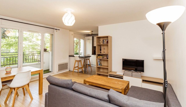 Large apartment near Bois de Vincennes