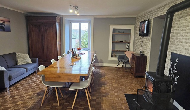 Large family home in the Jura - sleeps 8 to 9