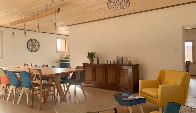 Large gîte for 12 to 14 people, ideally located in the heart of the Jura mountains.