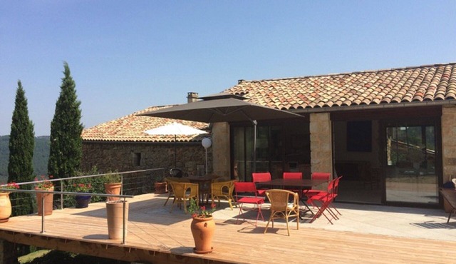 Large house between tradition and modernity