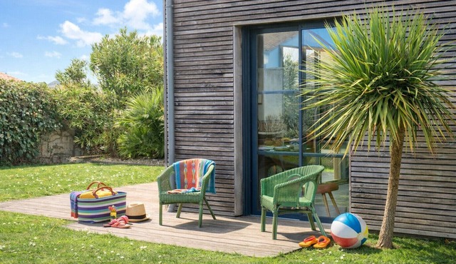 Large house with enclosed garden for 8 people