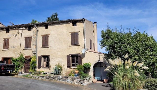Large mountain house (gite), lots of charm! On the Sault plateau in Rodome