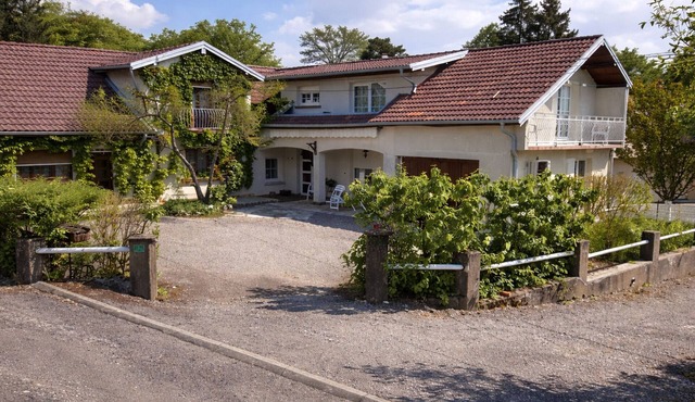 Large Renovated Family House in Froideterre