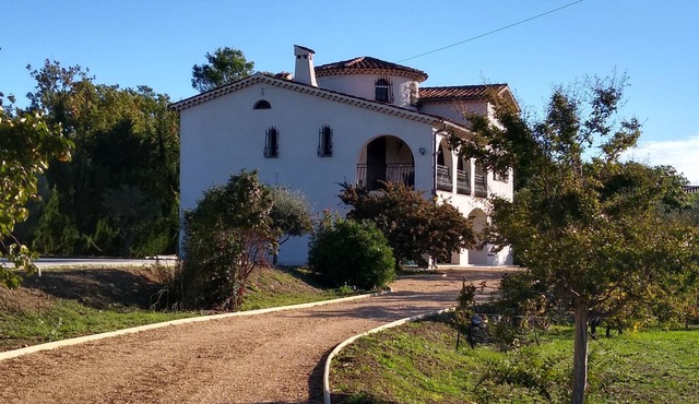 Large spacious villa with pool offering panoramic views over the Estérel