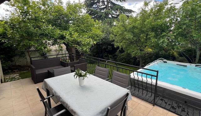 Large Villa with 10m² Spa