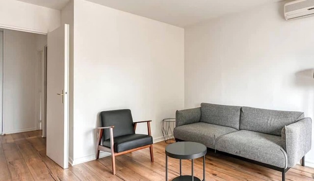 Le Charismatique - Just a stone's throw from Paris