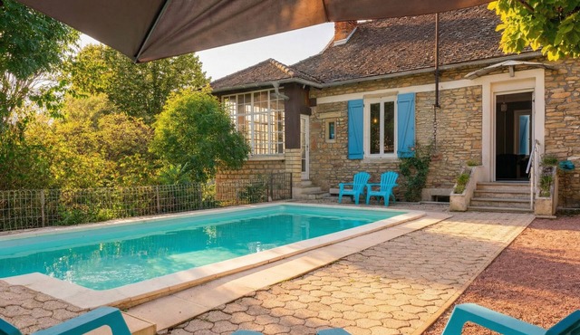 Le Clos des Poncétys - a charming vacation rental with a pool nestled among the vineyards of Burgundy