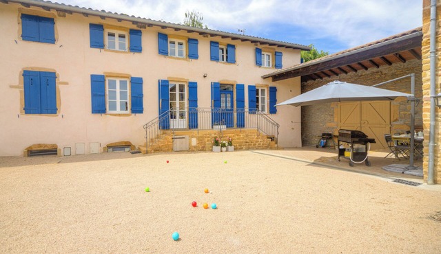 Le Clos Vinzelles - House + outbuilding in the heart of the vineyards, large garden