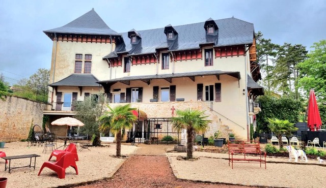 LE MANOIR- CLUNY