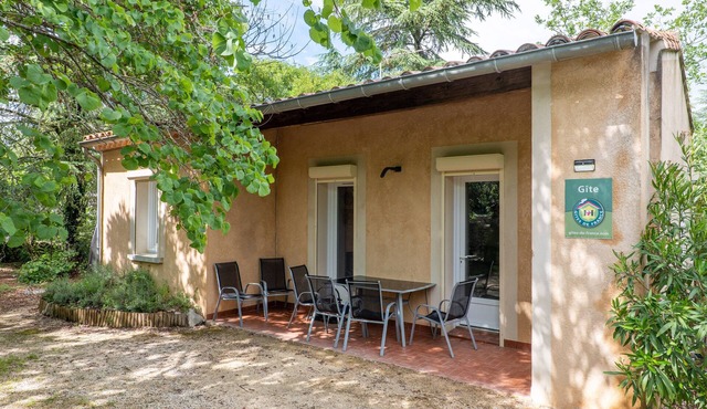 Le Mazet des Campanes: Shared Pool, Wi-Fi, Air Conditioning