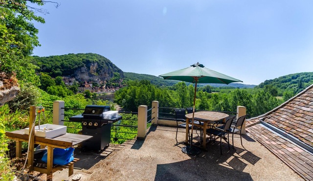 Le Mirador – Stunning Views of La Roque-Gageac and the Dordogne – Two Private Balconies