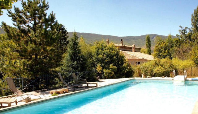 Le Moulin de la Viorne, gîte avec piscine au cœur de la nature en Haute-Provence