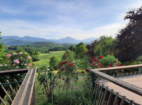 Le Petit Chalet du Hérisson- Gîte et Week-ends - Panorama Unique sur les Pyrénées !