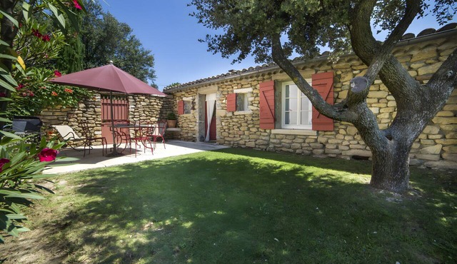 Le Petit Mas Provençal – Peaceful Stone House with Pool and Vineyard Views