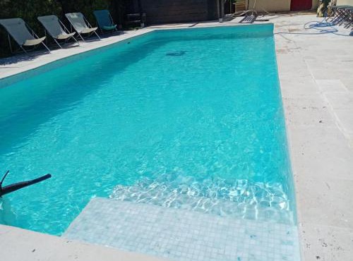 Le Val du Corsaire Petit déj compris, piscine, parking
