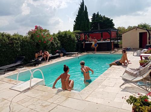 Le Val du Corsaire Petit déj compris, piscine, parking