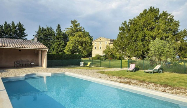 Les Amandiers - Quiet character farmhouse with swimming pool in wooded grounds
