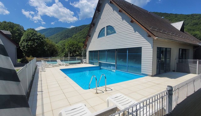 Les Berges de la Neste – Cozy Apartment in Arreau, Heated Pool & Sauna