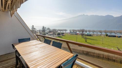 Les Cygnes - exceptional location with lake view - 3 bedrooms
