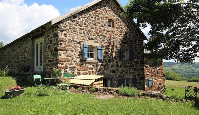 Location authentique avec cheminée et toit de chaume, proche nature et activités à St-Front - FR-1-582-291