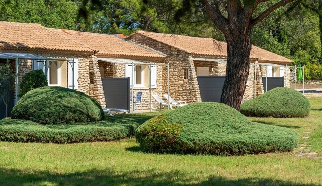 Logement avec terrasse et piscine n°7
