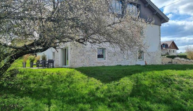Logement dans maison + extérieur