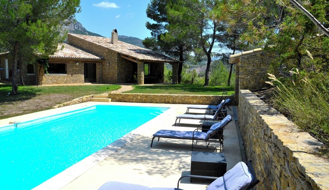 "LOVE N'EST", Mas in the heart of the Baronnies classified 5*.