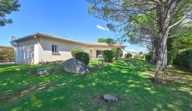 Lovely home in Combas in Combas