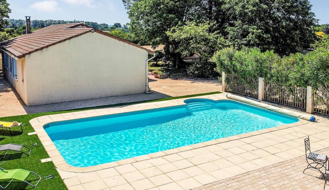 Lovely home in Meysse