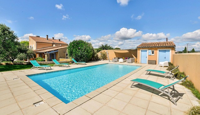 Lovely home in Valréas