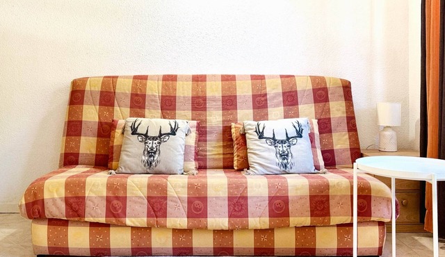Lovely studio with mountain and river views